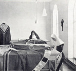 Zusters in de naaikamer
